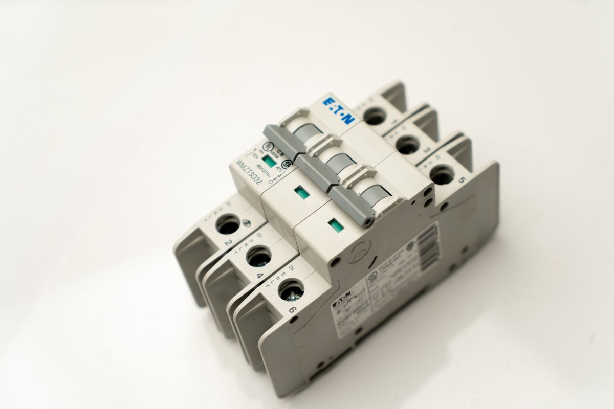 3 pole Circuit Breaker 32amp - ArmorThane Shop Main image